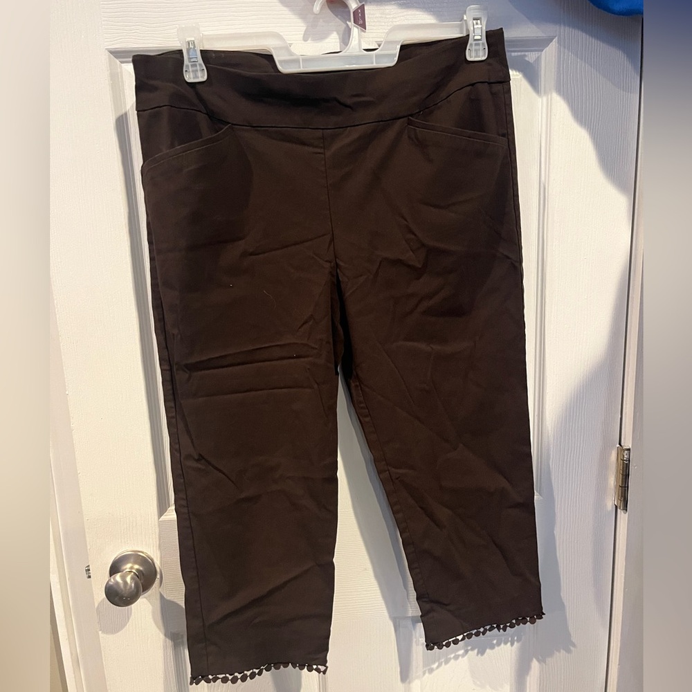 Brown capri dress pants 
Size: 2.5